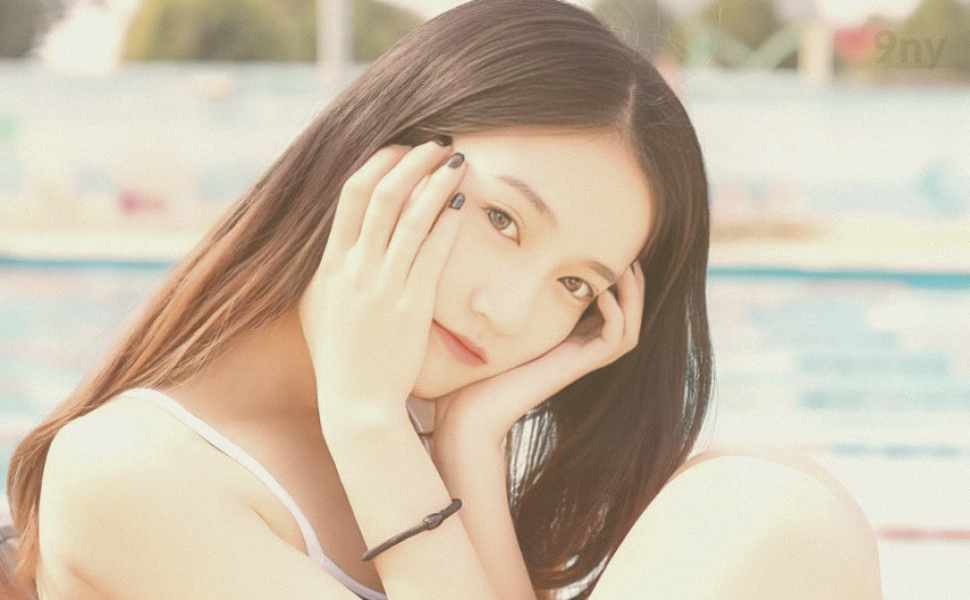 高颜值双胞胎禁忌之恋：百合激情背后的社会反思与情感迷思