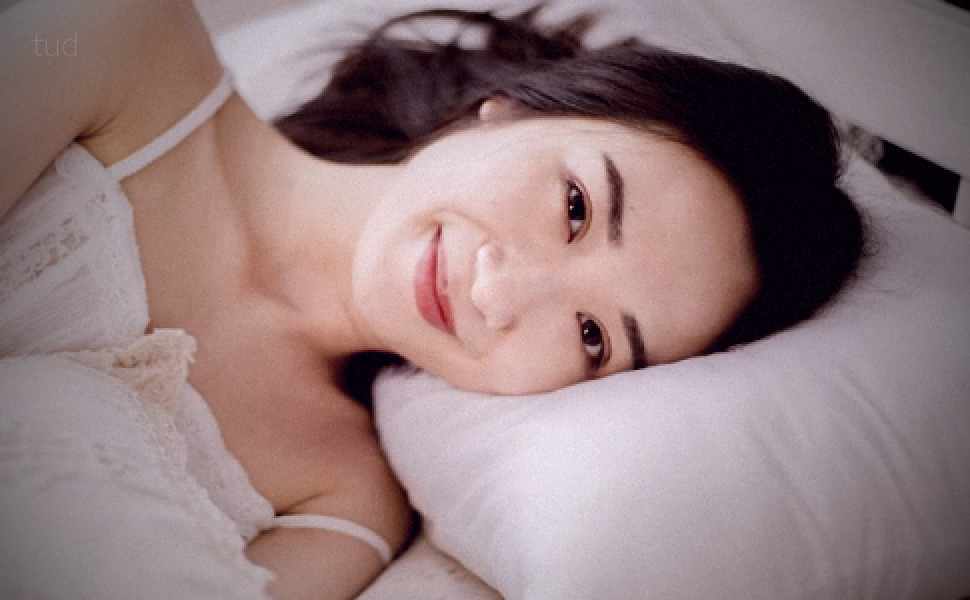 河北卫校女生周燕分手后遭前男友报复，私密视频外泄引热议：白天清纯学姐夜晚竟如此狂野？