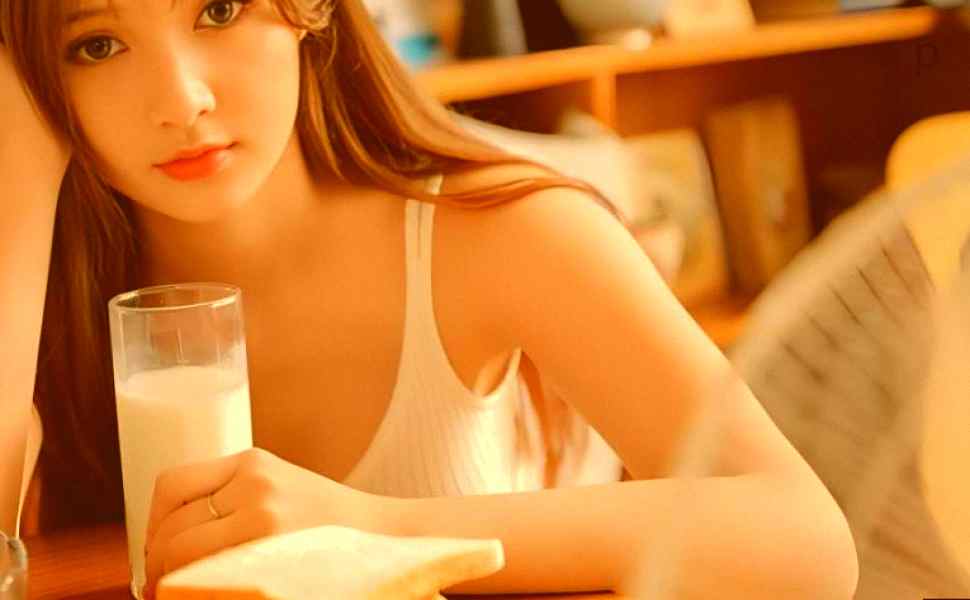 快手网红非凡化身私密视频外泄，微胖女神丁字裤勒穴跳舞，被抱操画面曝光