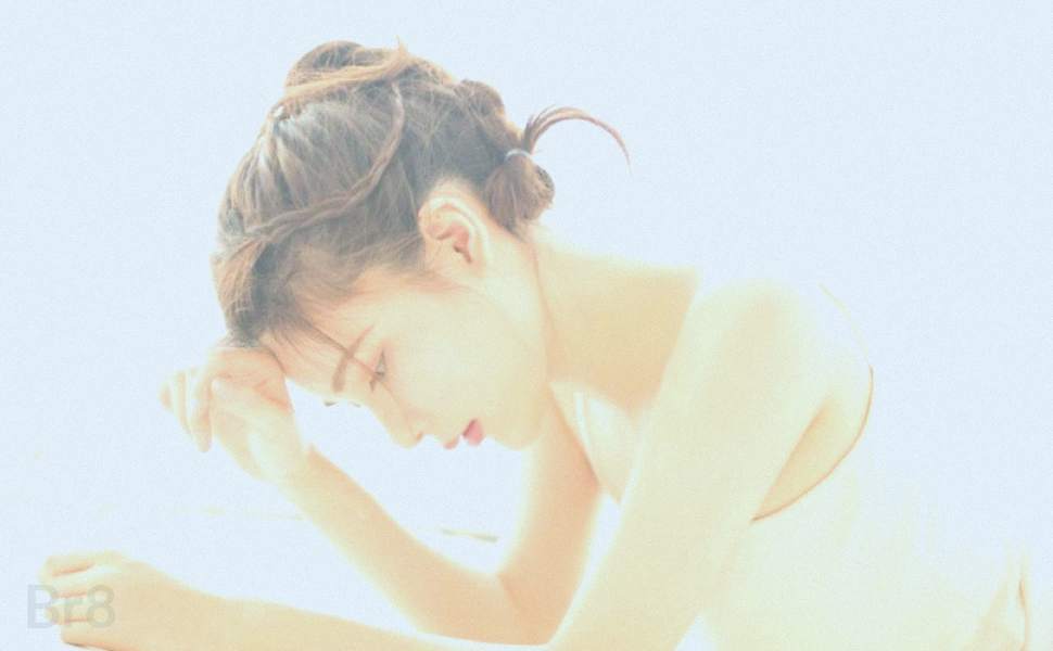 JK少女杨芬梦私拍泄露：清纯外表下的反差与诱惑，社会如何看？