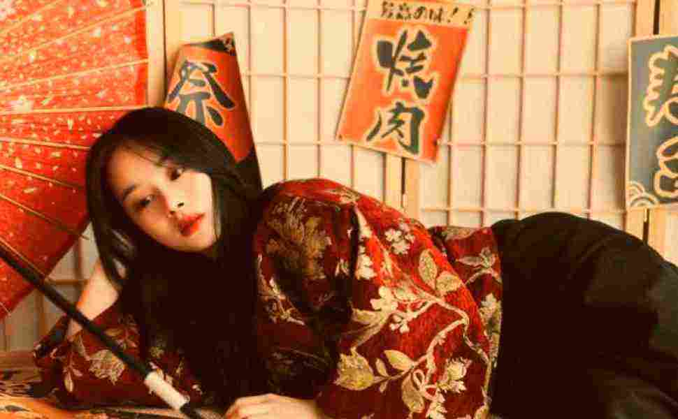 人设翻车！网红秦嘉妮私密视频外泄，清纯健身女神秒变喷水淫娃全网炸锅