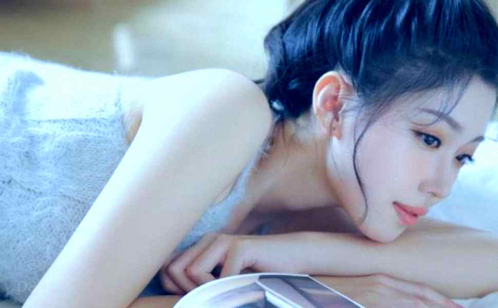反思极端癖好：护士造型下铁签与软胶插入尿道，这种玩法是否越过安全界限？