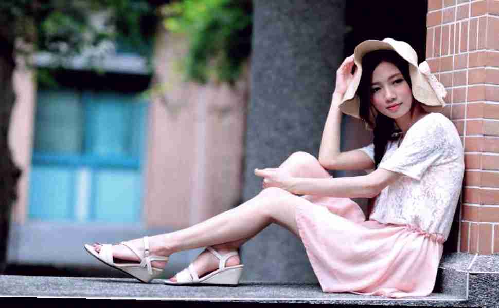 推拿店老板娘与客人私会被亲弟弟撞见，弟弟趁姐夫外出求欢引热议
