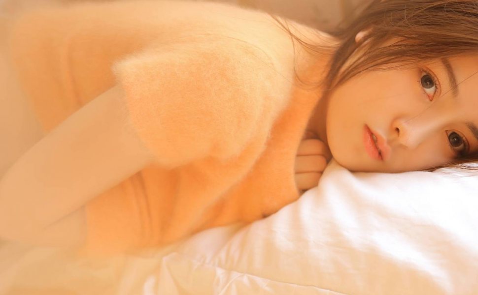 19岁女子被曝同时交往多人骗取男友超30万，聊天记录与医疗票据显示多次人工流产