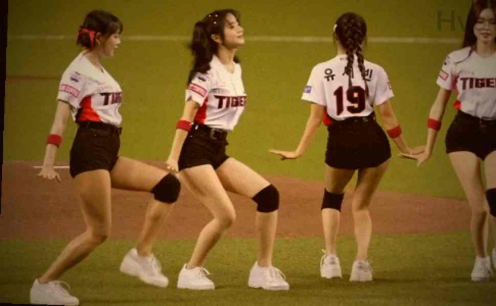 劲爆！粉丝超500万的顶流网红宋昱欣 私密打乳钉视频与写真花絮惊现网络！