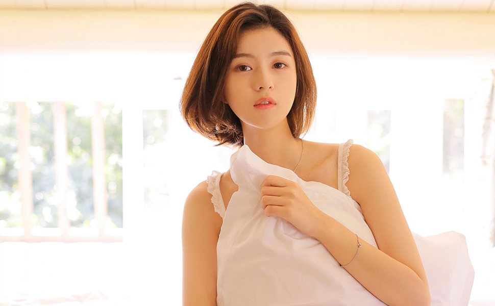 网红健身女神的擦边内容引发反思：颜值与低俗边界何在？